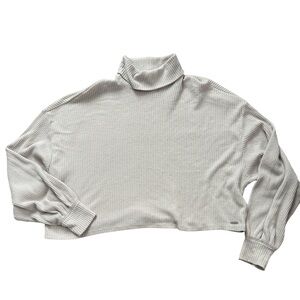 Hollister Grey Ribbed Knit Cropped Turtleneck Light Spring Sweater - Size Small